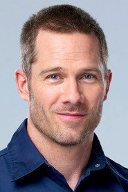 Luke Macfarlane fotoğrafı
