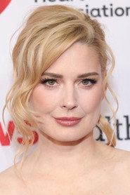 Alexandra Breckenridge fotoğrafı